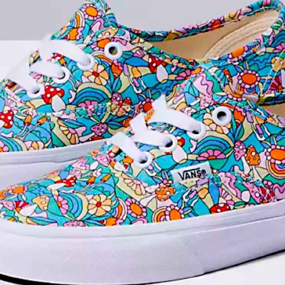 New vans MUSHROOM/FLORAL lace up.